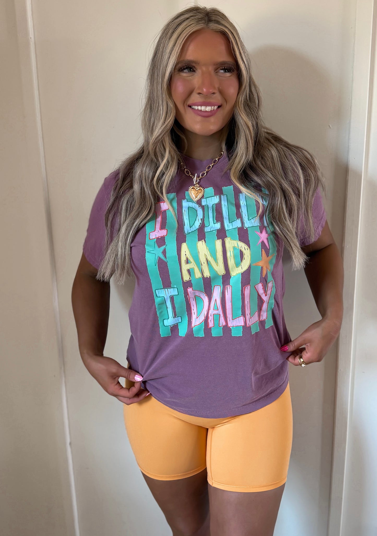 Dilly Dally - tee