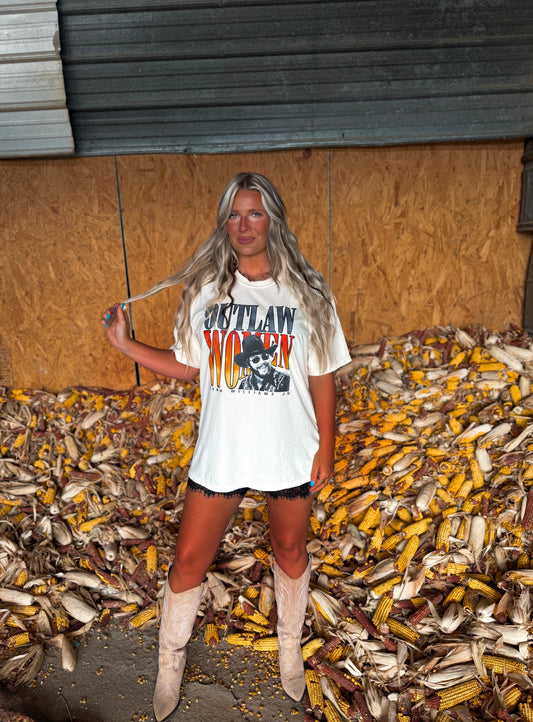 Outlaw Women - Hank Cream Comfort T Shirt