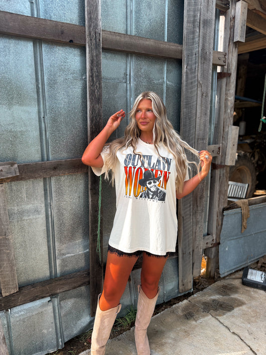 Outlaw Women - Hank Cream Comfort T Shirt